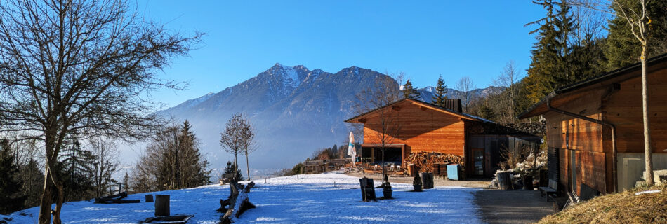 Winterliches Panorama von Garmisch-Partenkirchen, aufgenommen von der Tannenhütte.