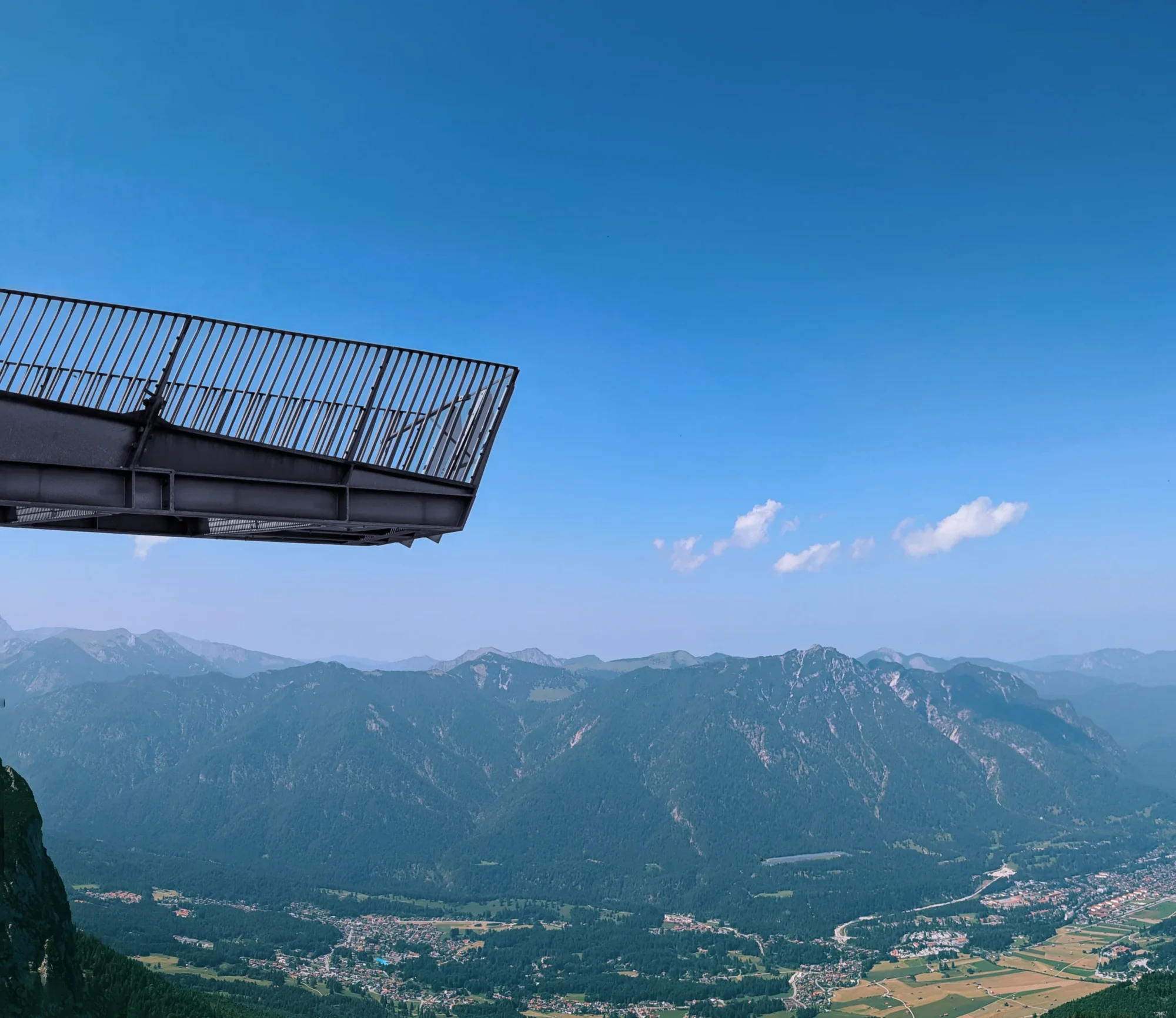 Blick auf die Alpspix-Plattform mit Talpanorama