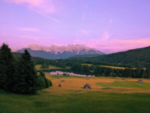Abendstimmung über dem Geroldsee mit Blick ins Karwendel
