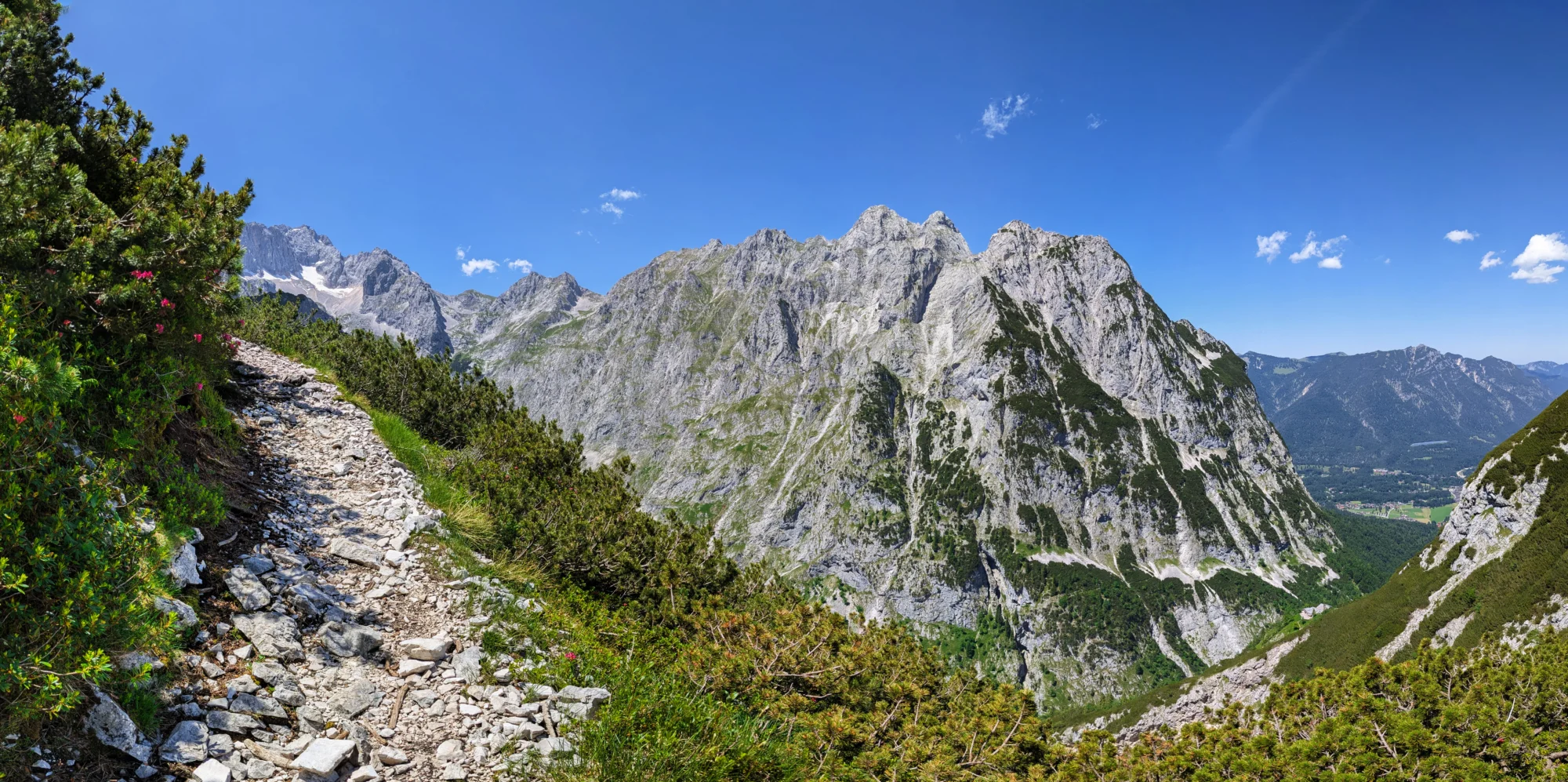 Weg durchs Höllental , Rinderscharte mit Blick auf felsige Schluchten