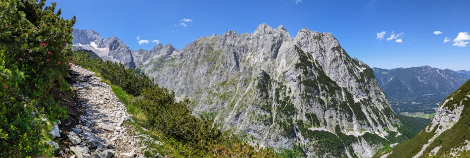 Weg durchs Höllental , Rinderscharte mit Blick auf felsige Schluchten