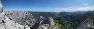 Panorama-Ausblick über das Karwendel und das Werdenfelser Land von der Alpspitze