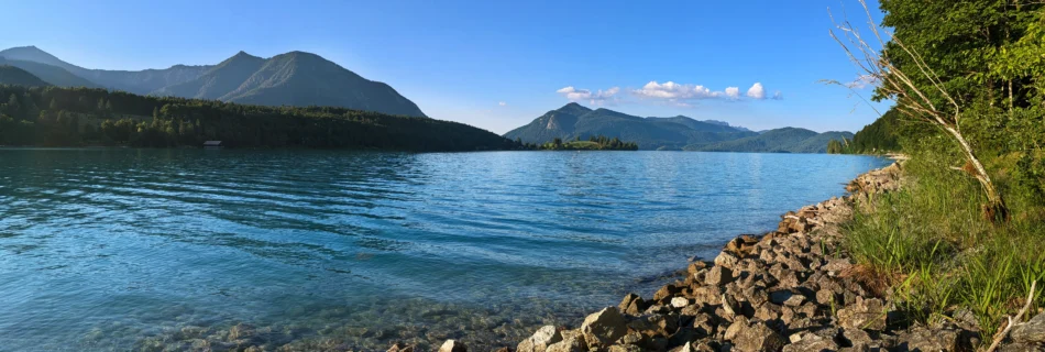 Walchensee mit Insel Sassau und Blick auf Jochberg